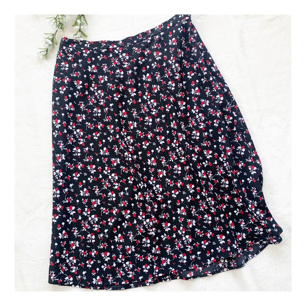 Lovely Dress Barn Rose design Skirt 14W